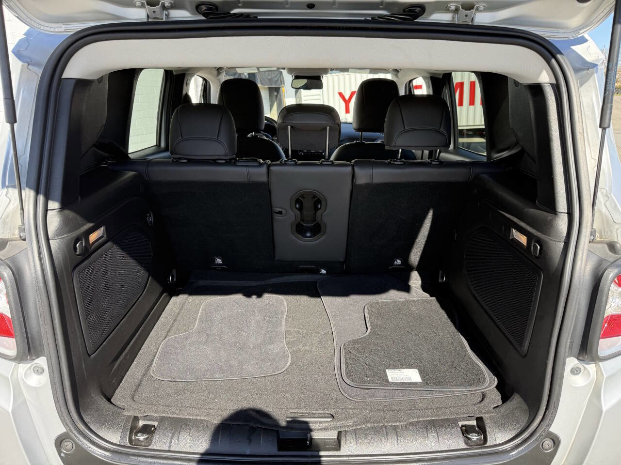 Used 2015 Jeep Renegade Limited image 18