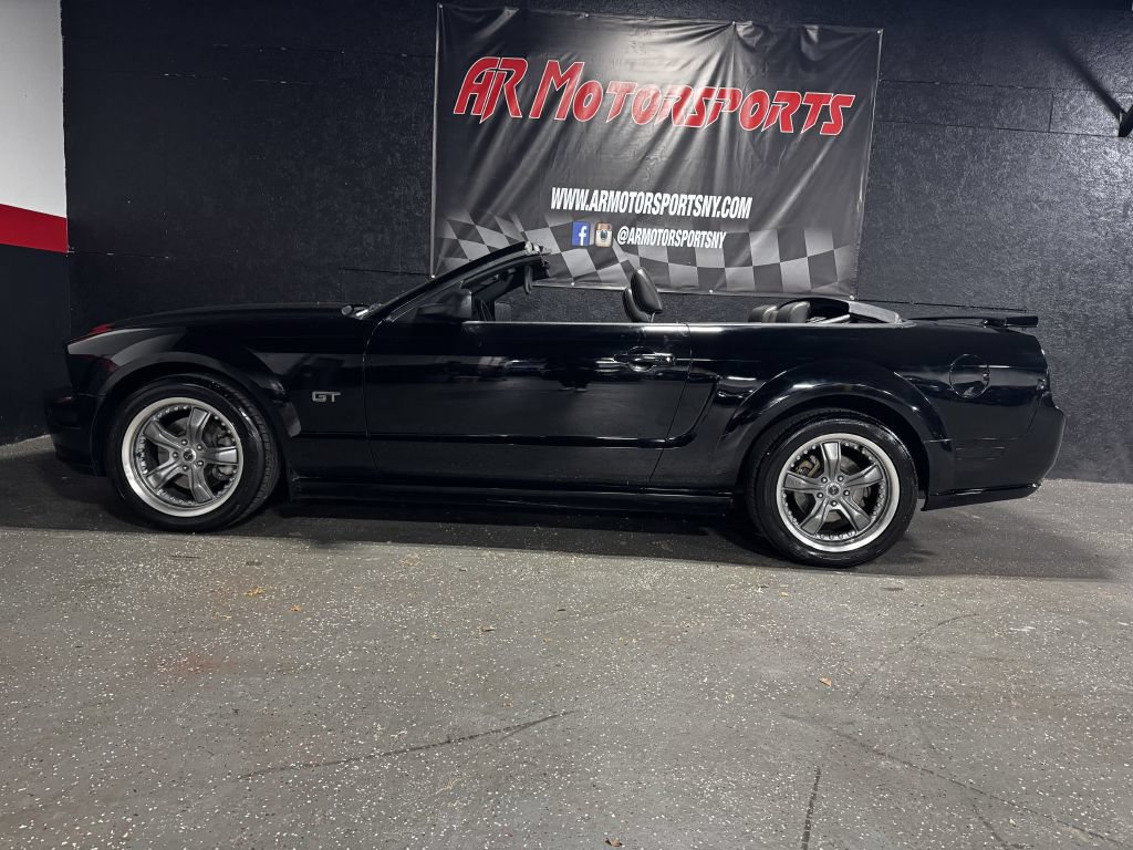 Used 2005 Ford Mustang GT RWD image 2