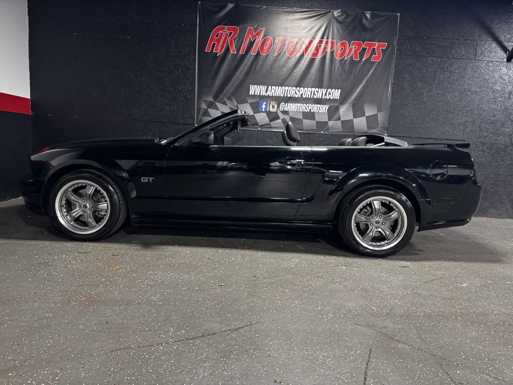 Used 2005 Ford Mustang GT RWD image 2