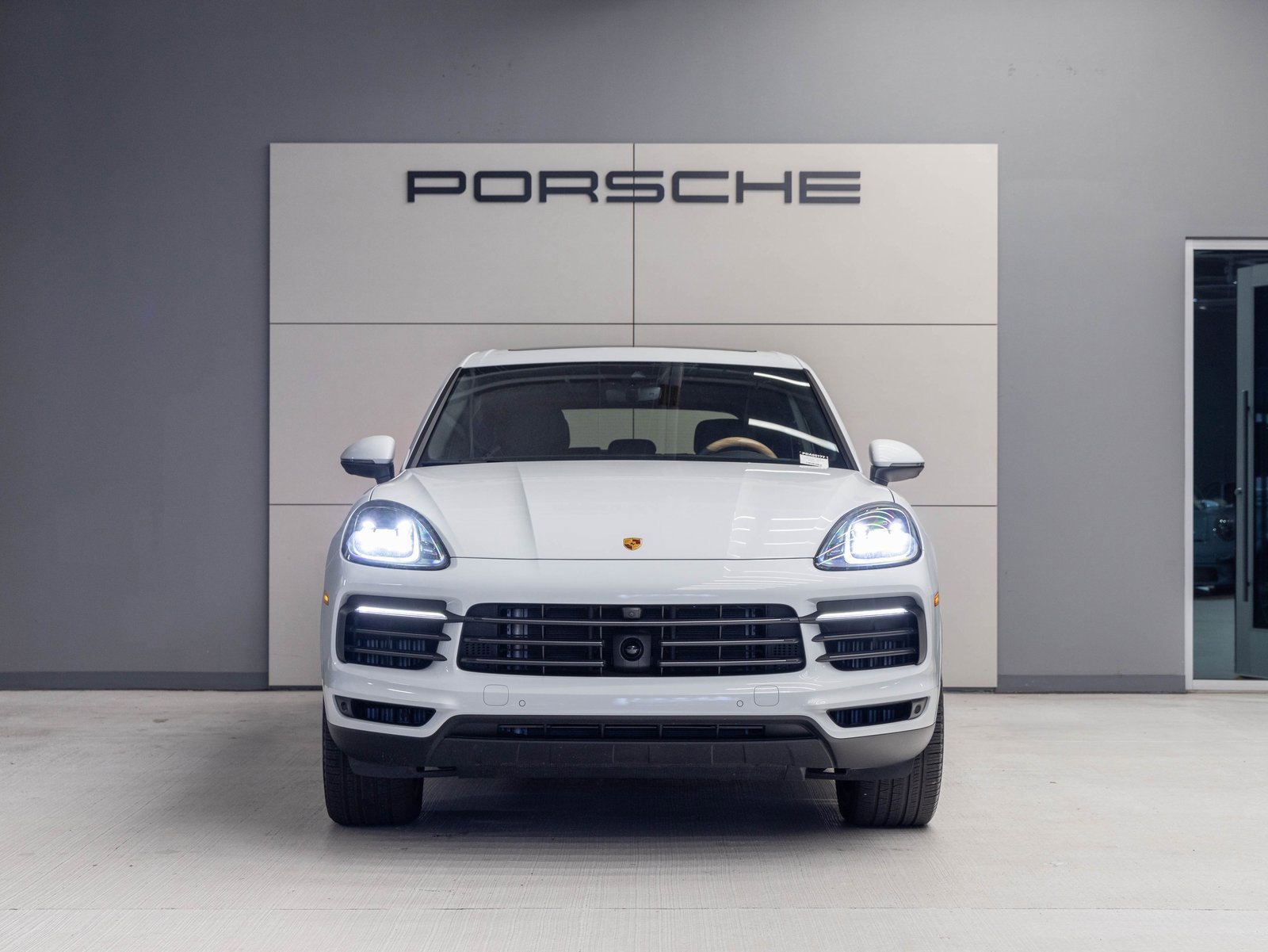 Certified 2023 Porsche Cayenne Platinum Edition image 10