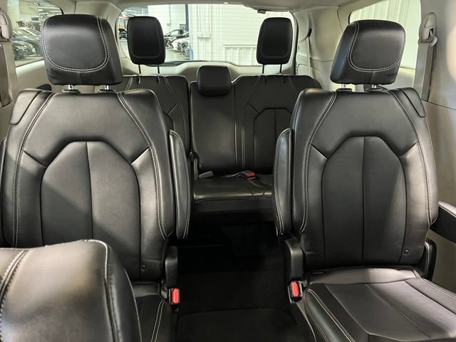Used 2024 Chrysler Pacifica Touring-L FWD image 12