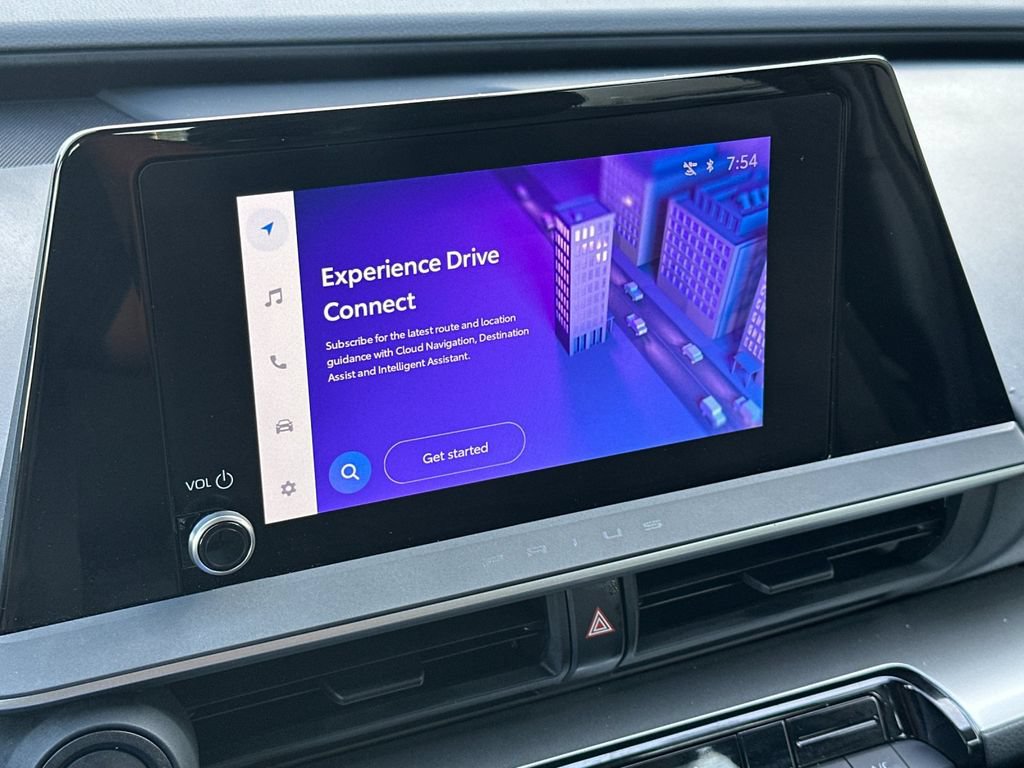 Certified 2025 Toyota Prius LE FWD image 19