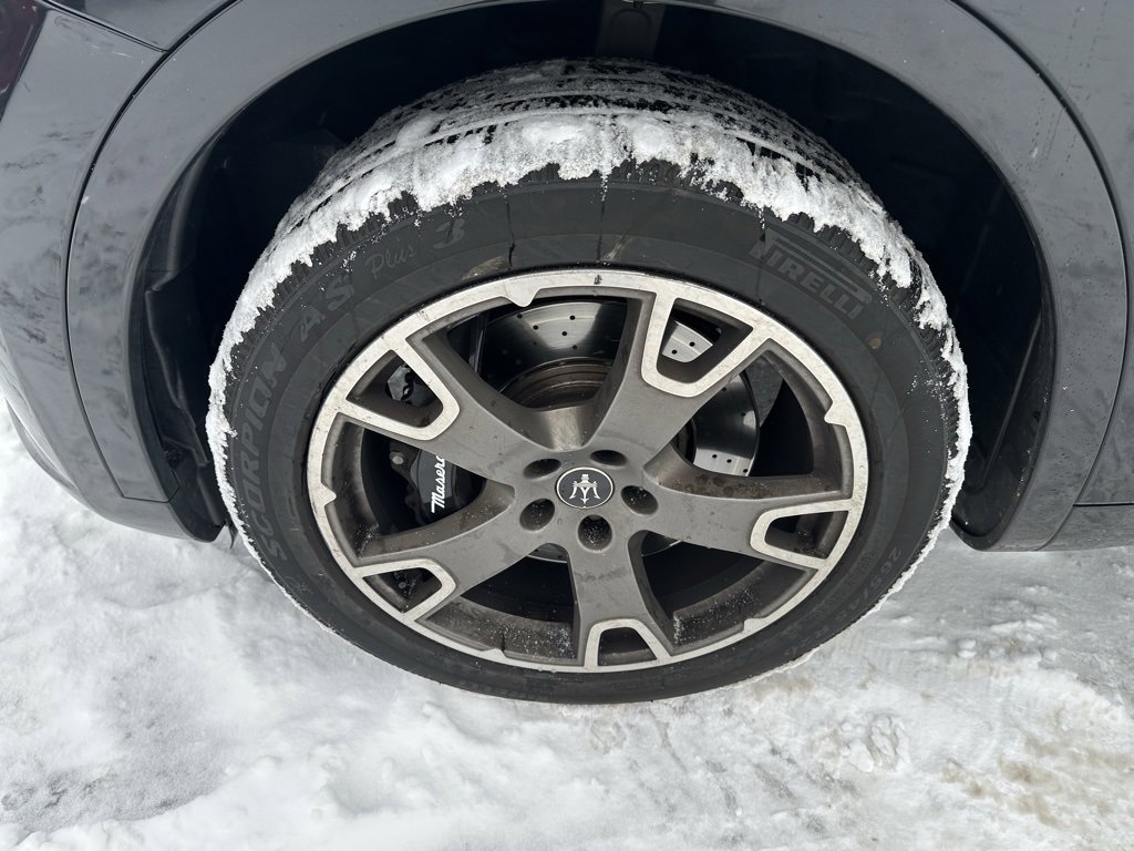 Used 2023 Maserati Levante Modena image 12