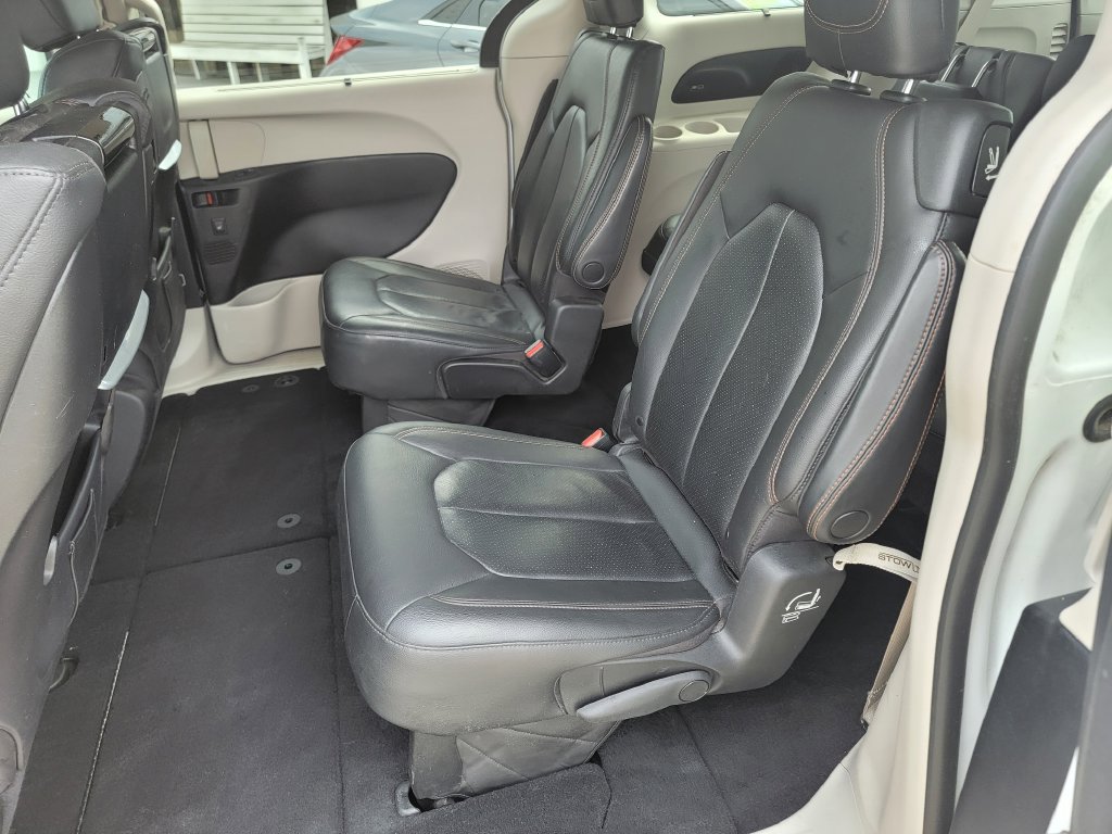 Used 2020 Chrysler Pacifica Touring-L Plus FWD image 13
