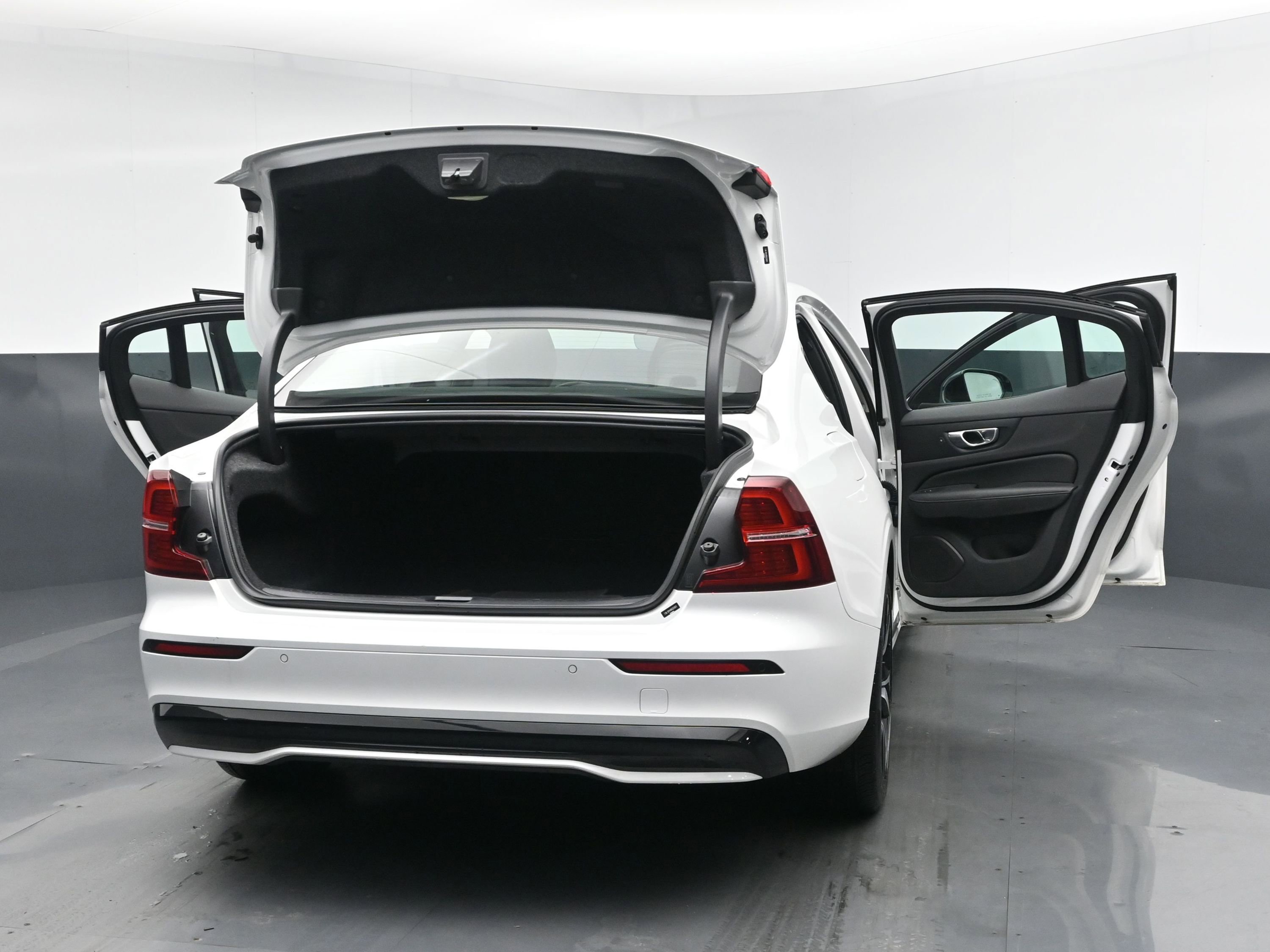 Used 2024 Volvo S60 B5 Core image 31