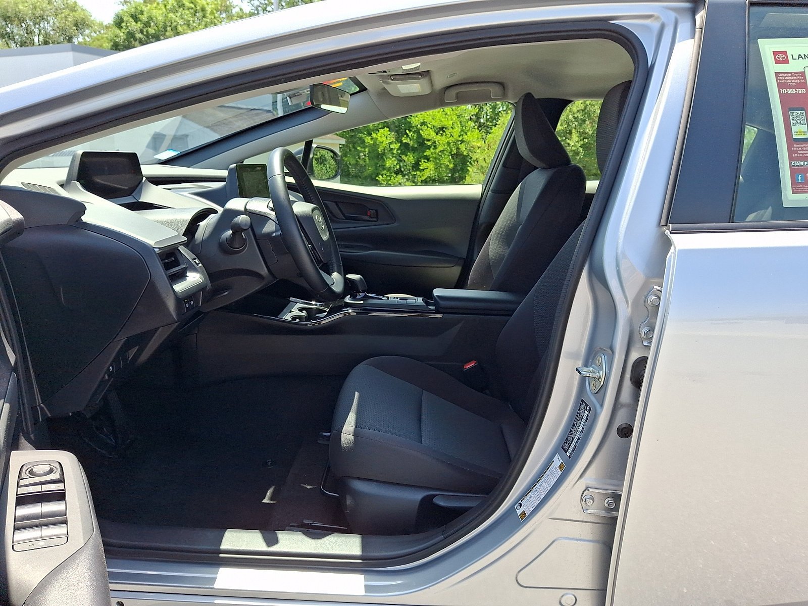Used 2025 Toyota Prius LE FWD image 15