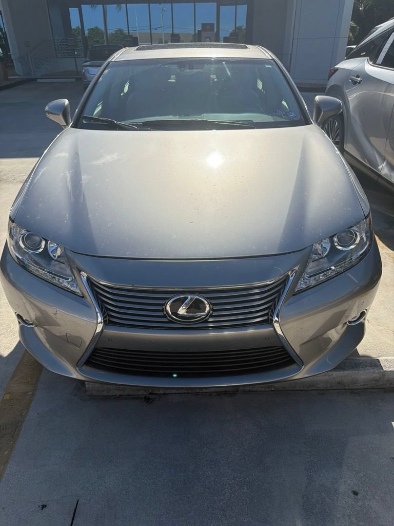 Used 2015 Lexus ES 350 w/ Luxury Package FWD image 1