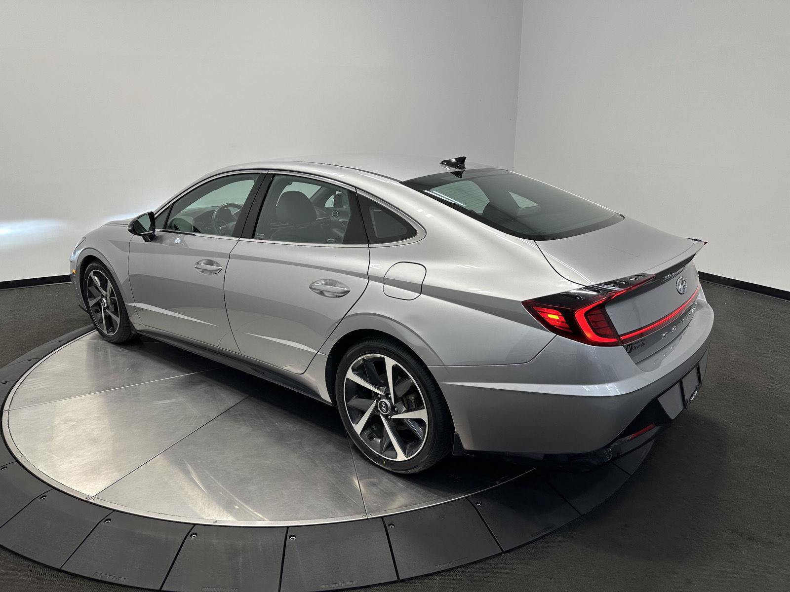 Used 2021 Hyundai Sonata SEL Plus w/ Preferred Accessory Package FWD image 5