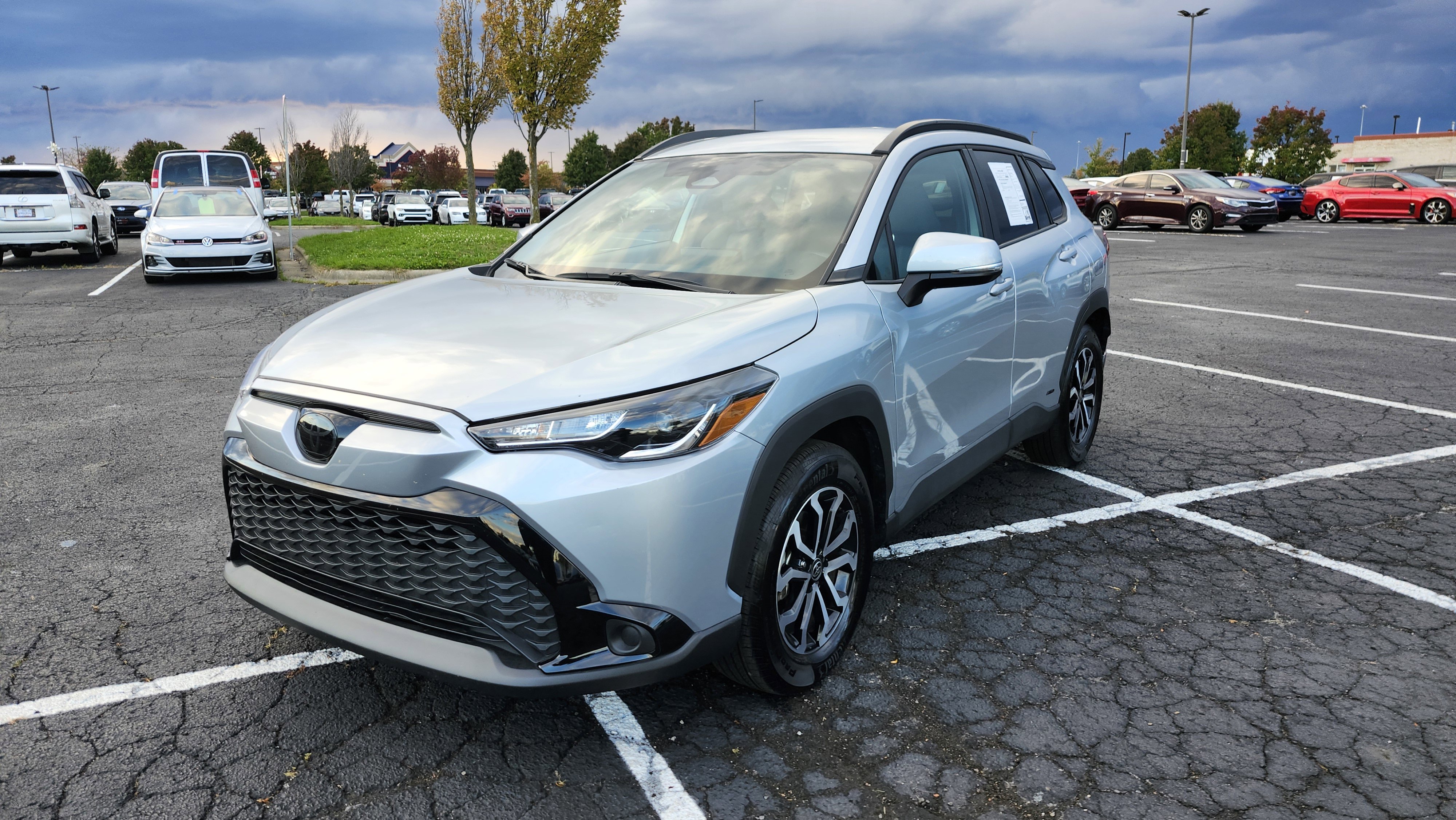 Used 2023 Toyota Corolla Cross SE image 6