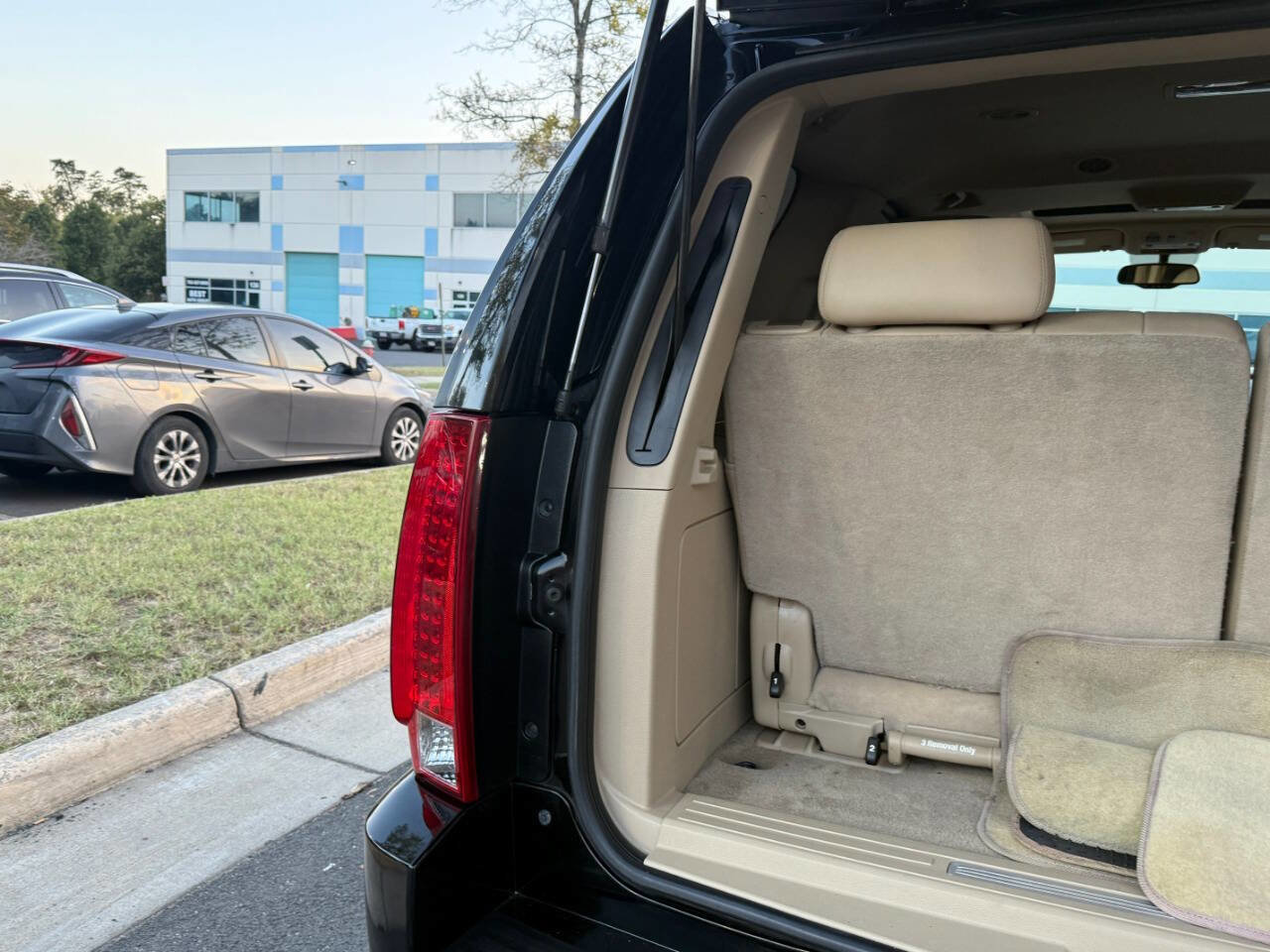 Used 2012 Cadillac Escalade Luxury image 35