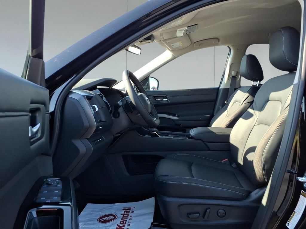 New 2026 Nissan Pathfinder SL FWD image 15