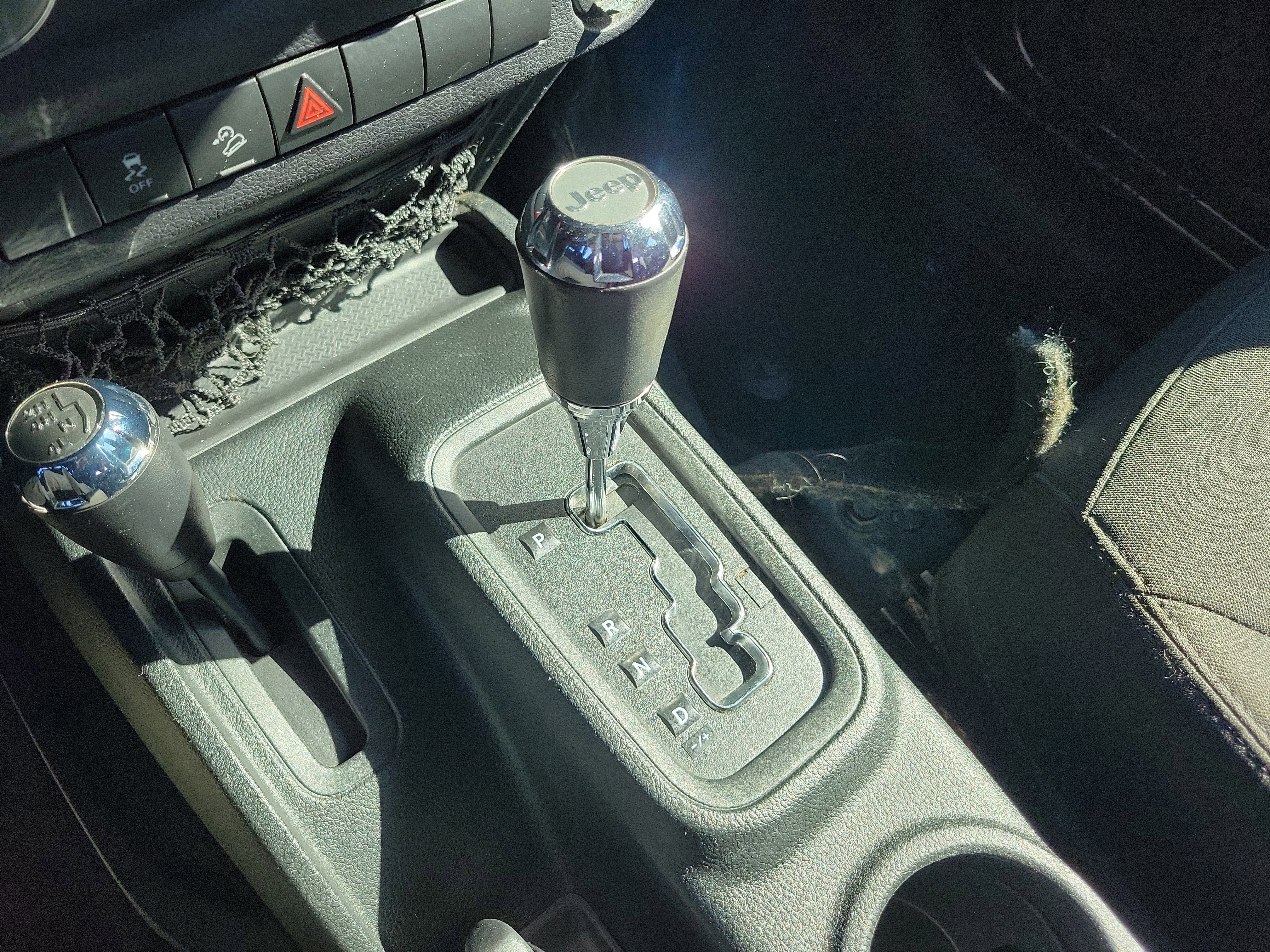 Used 2018 Jeep Wrangler Unlimited Sport w/ Connectivity Group AWD/4WD image 30