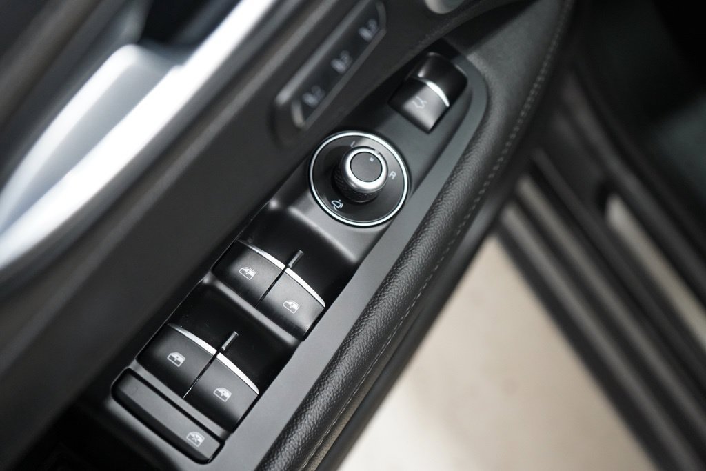 Used 2023 Alfa Romeo Stelvio Ti AWD/4WD image 19