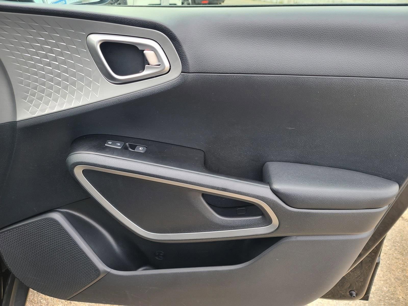 Used 2023 Kia Soul LX image 20