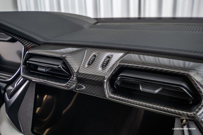 Used 2025 Lamborghini Urus SE image 63