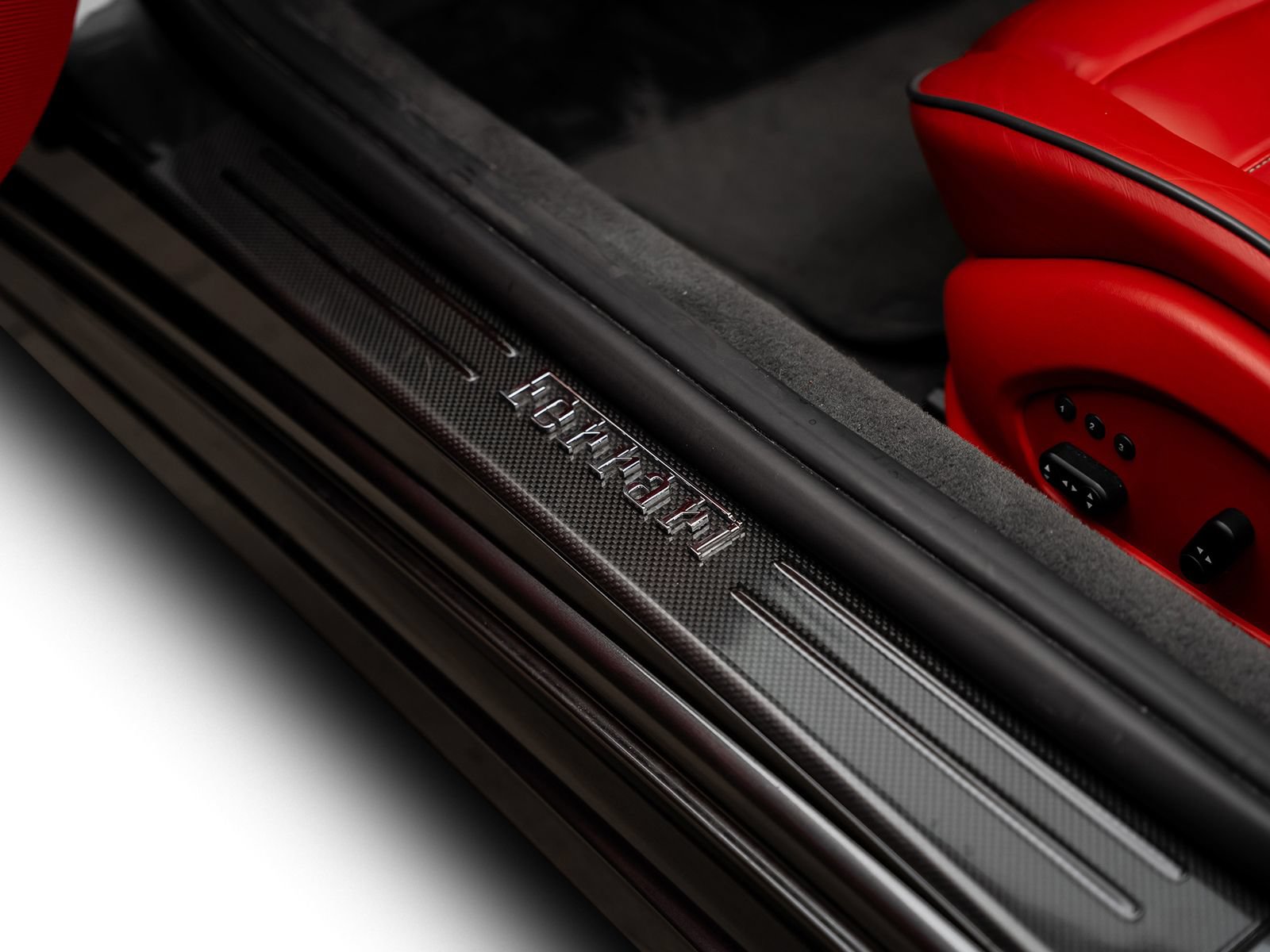 Used 2010 Ferrari California RWD image 69