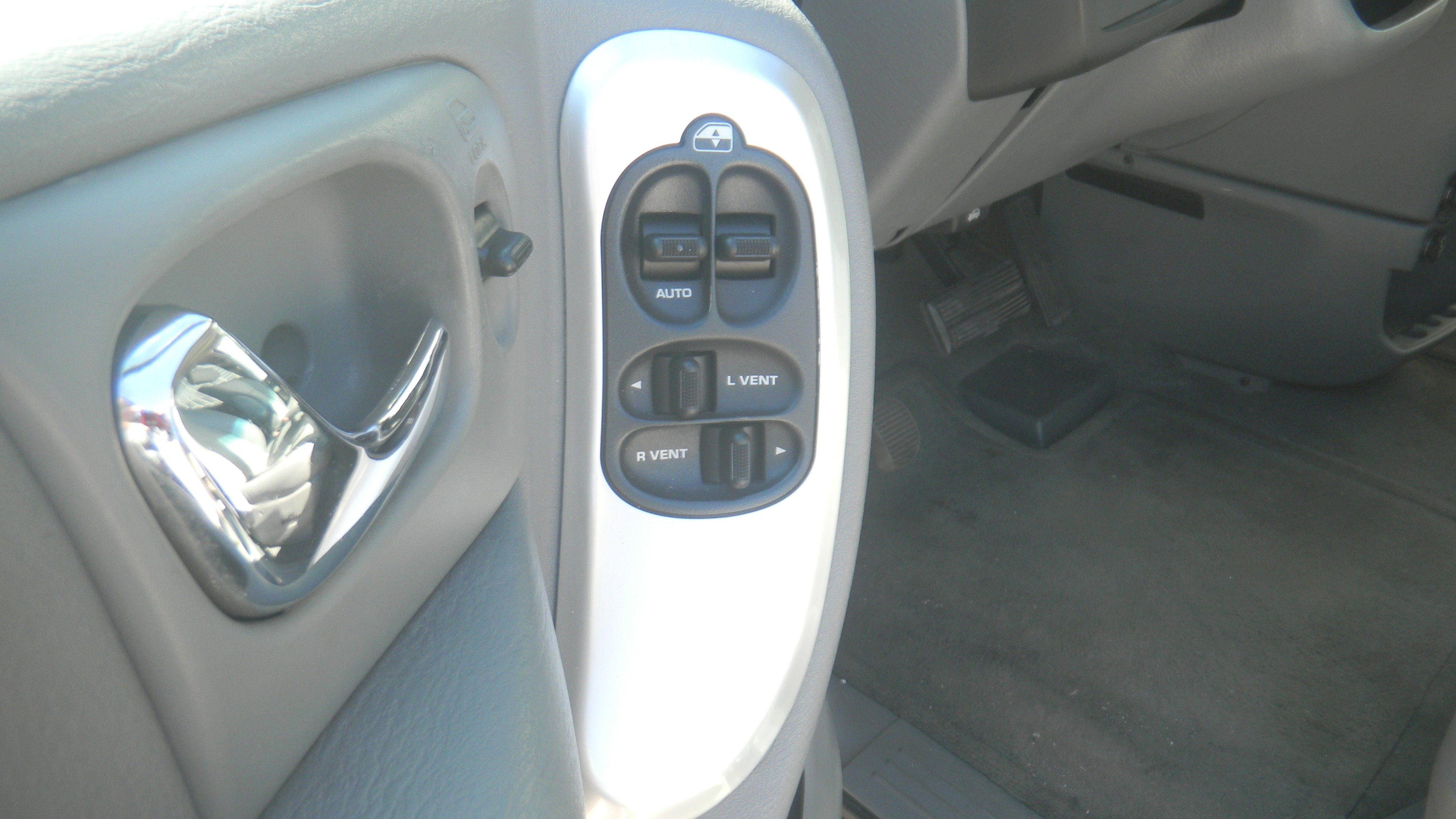 Used 2006 Dodge Grand Caravan SXT image 13