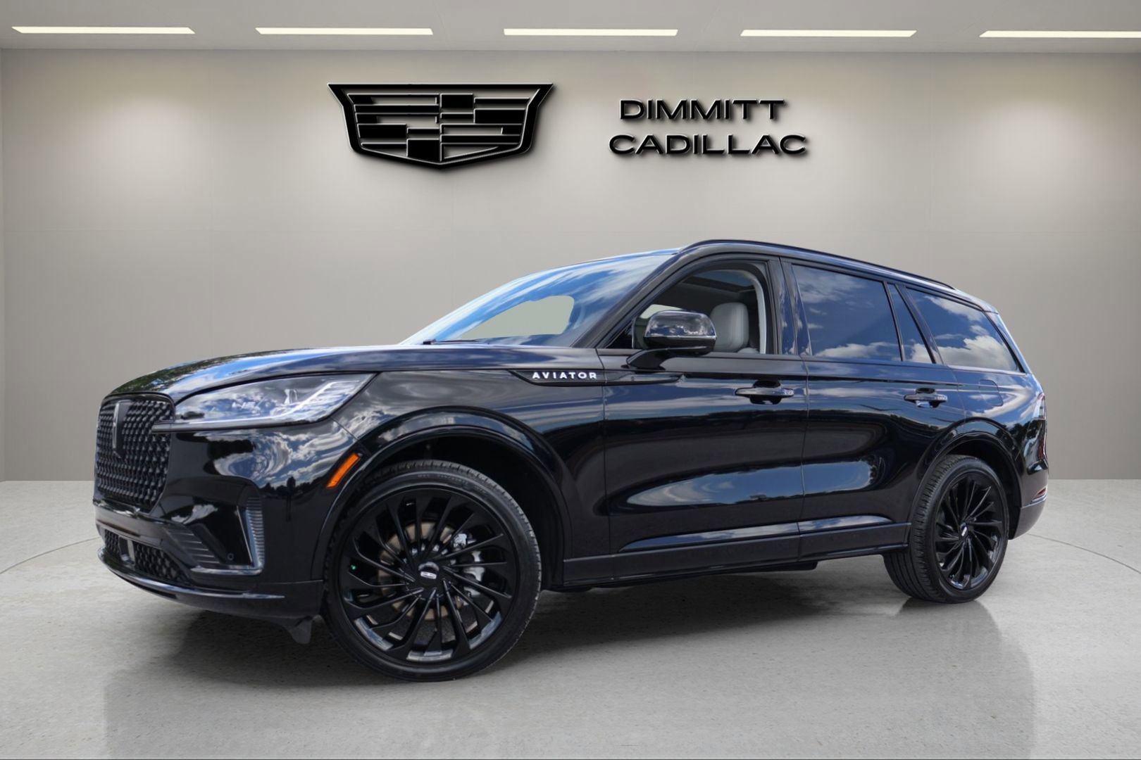 Used 2025 Lincoln Aviator Reserve w/ Luxury Package AWD/4WD image 1