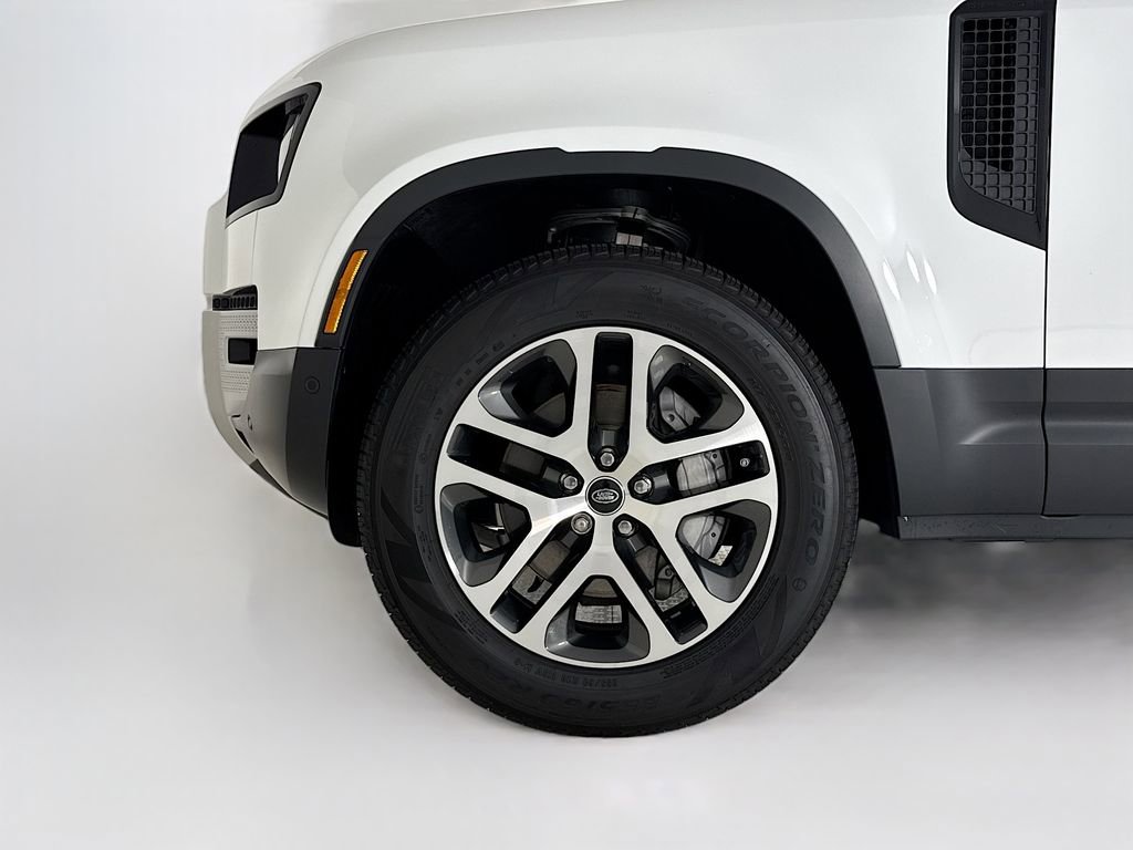 Used 2025 Land Rover Defender 130 S image 28