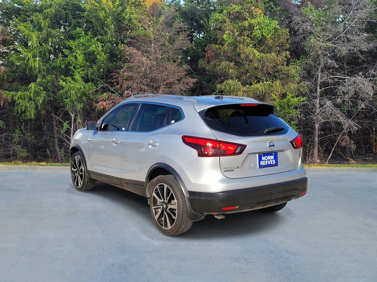 Used 2017 Nissan Rogue Sport SL w/ SL Premium Package image 19