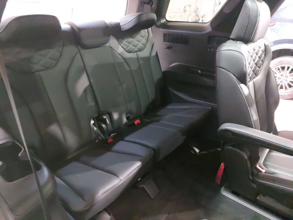 Used 2022 Hyundai Palisade Calligraphy image 12