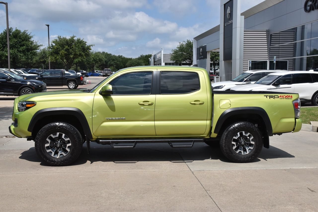 Used 2023 Toyota Tacoma TRD Off-Road w/ Technology Package AWD/4WD image 12