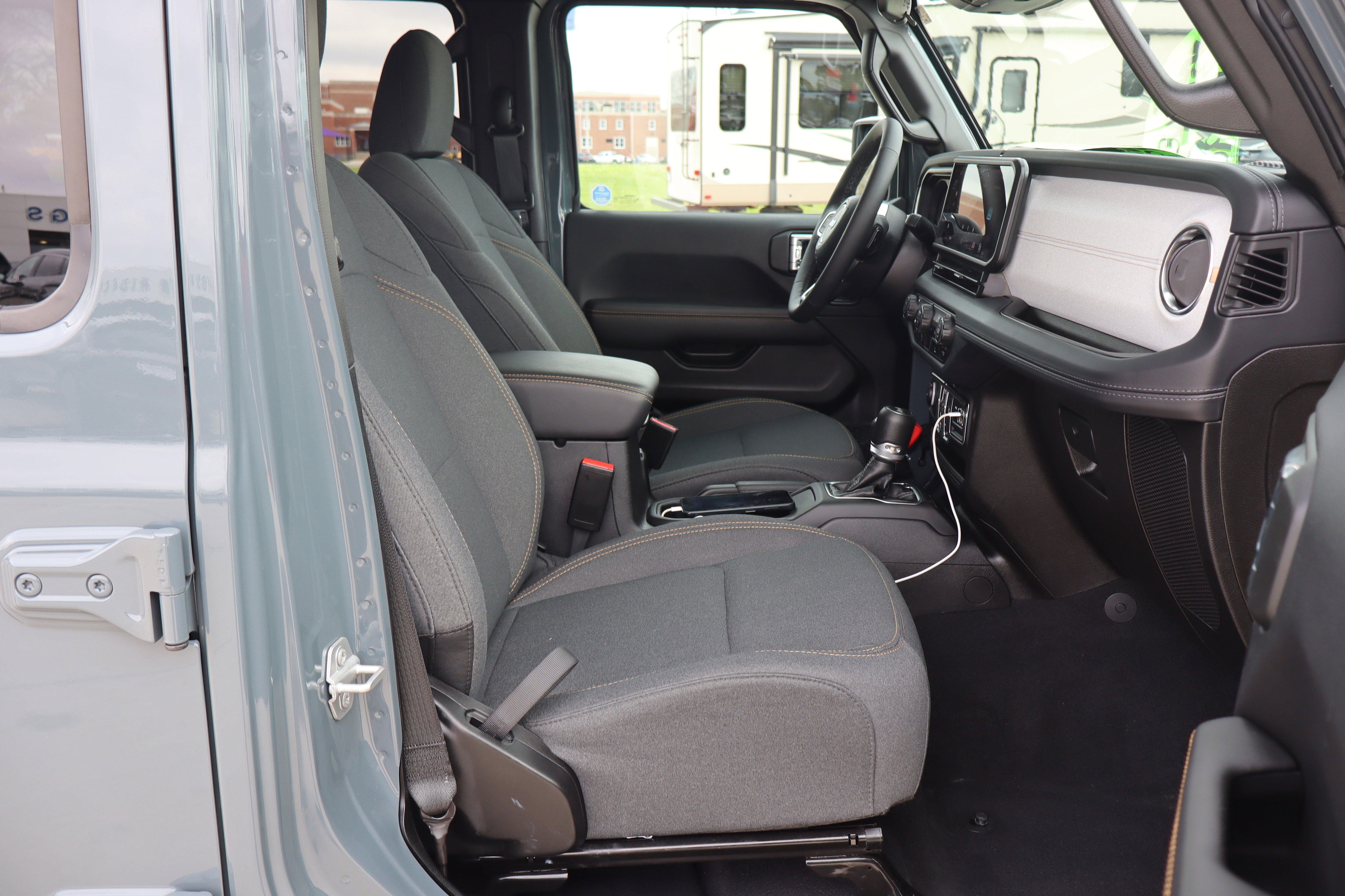 Used 2025 Jeep Wrangler Sahara image 12