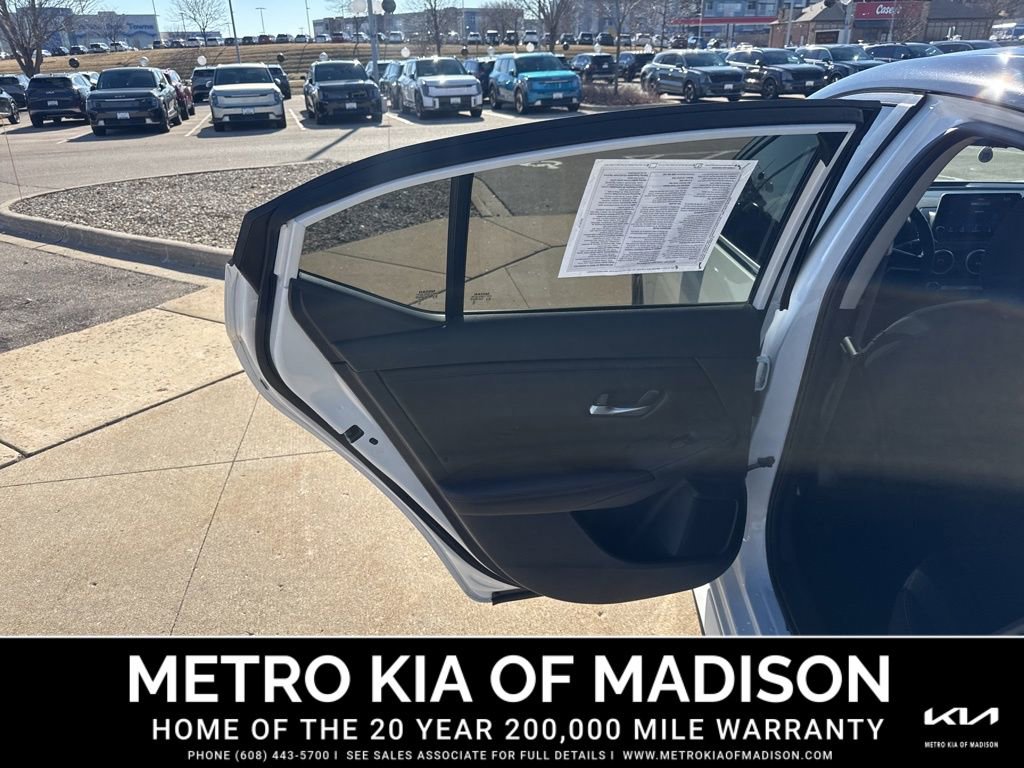 Used 2022 Nissan Sentra SR w/ Midnight Edition image 24