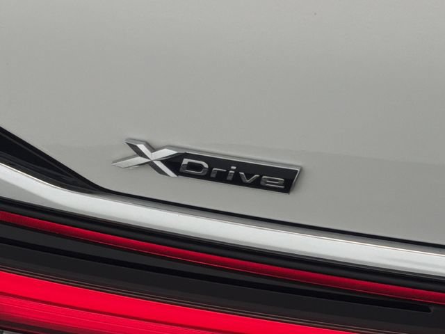 Used 2022 BMW 750i xDrive w/ Executive Package AWD/4WD image 28