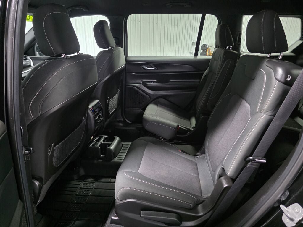 Used 2024 Jeep Grand Cherokee L Laredo w/ Luxury Tech Group I AWD/4WD image 10