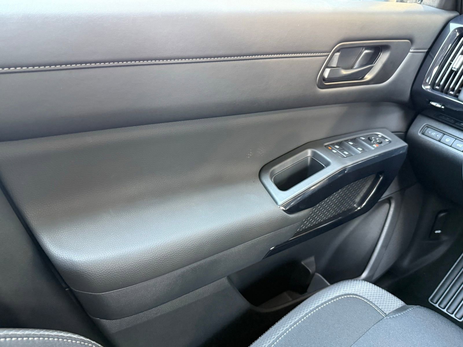 New 2025 Nissan Pathfinder SV w/ Cargo Package image 27