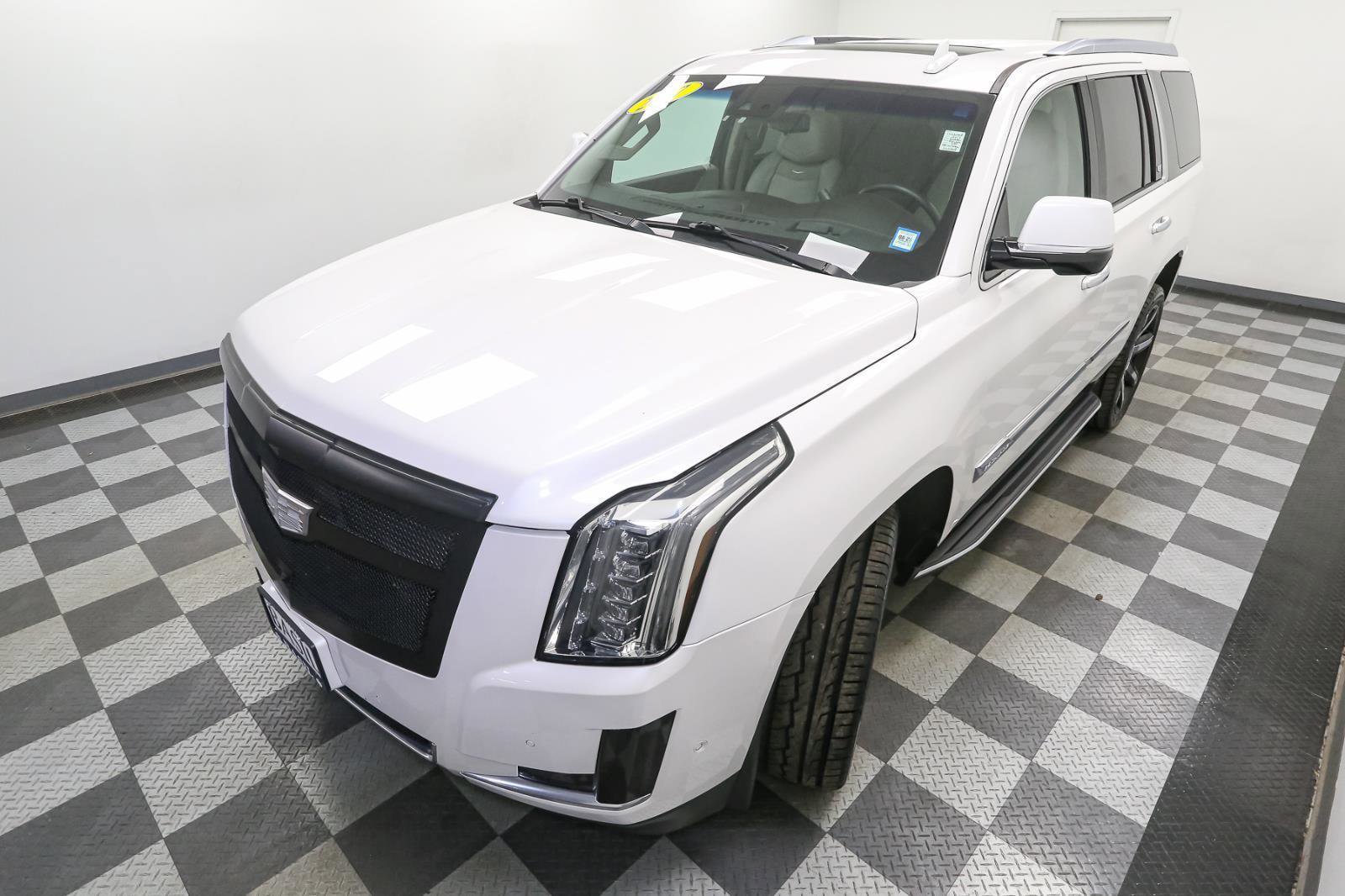Used 2017 Cadillac Escalade Luxury image 6