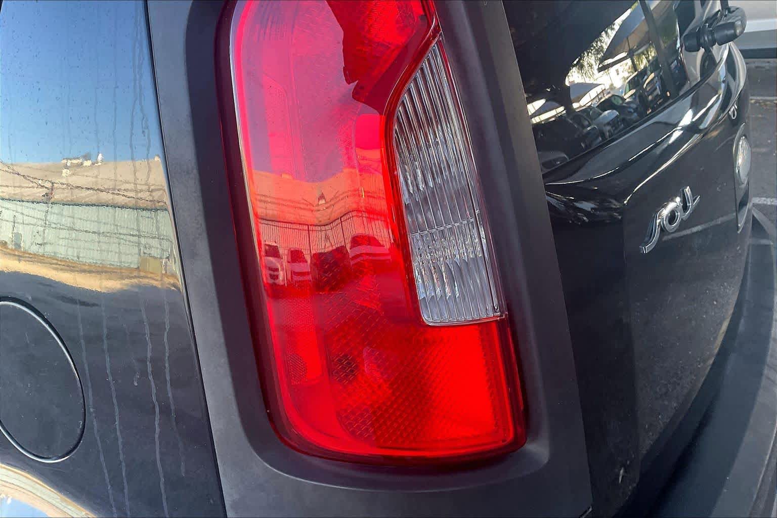 Used 2013 Kia Soul + FWD image 27