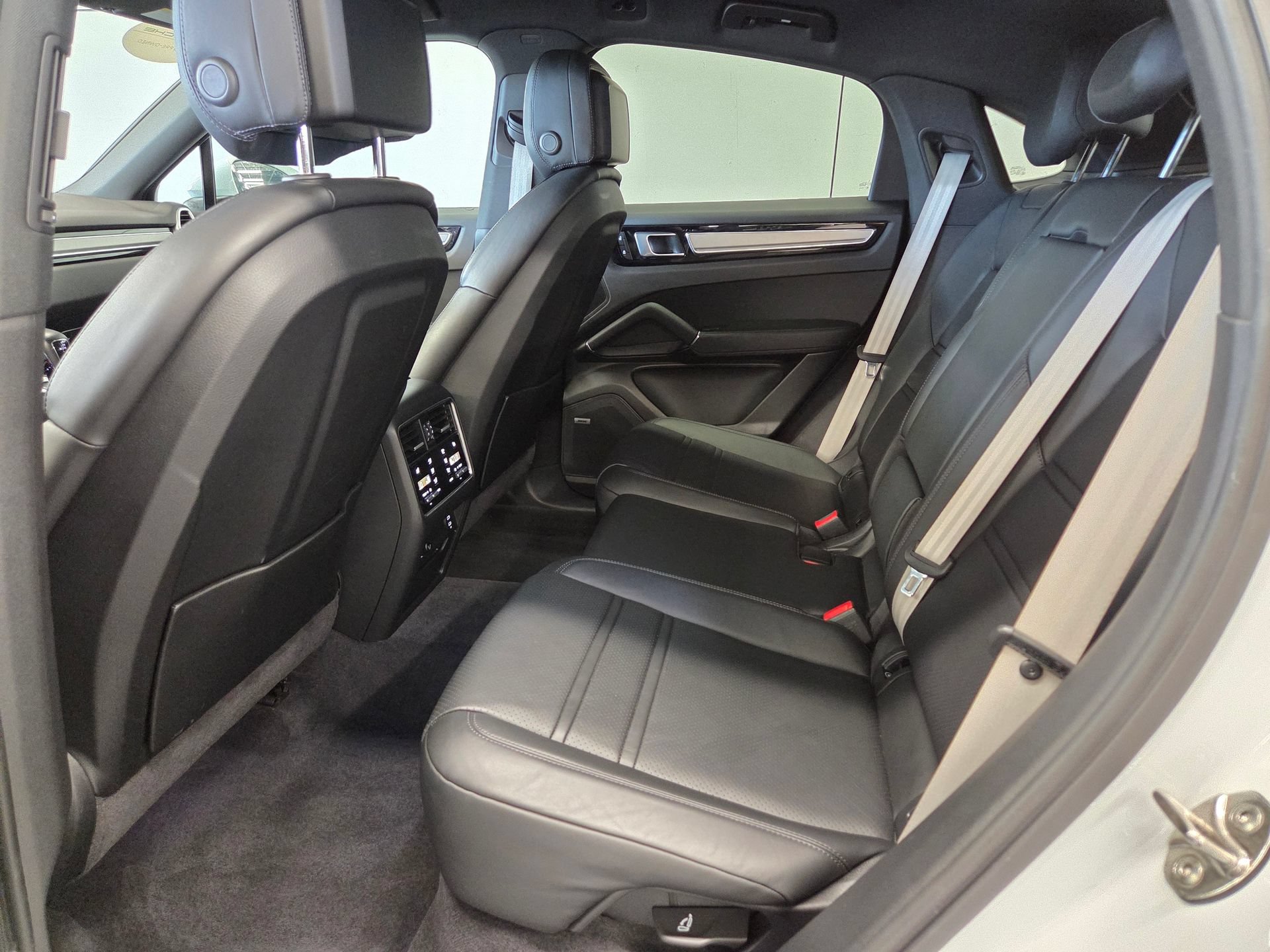 Certified 2023 Porsche Cayenne Coupe AWD/4WD image 11