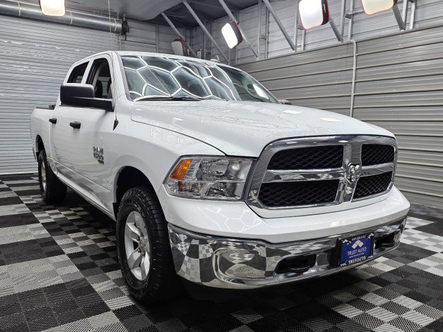 Used 2022 RAM 1500 Classic SLT w/ Electronics Group AWD/4WD image 3