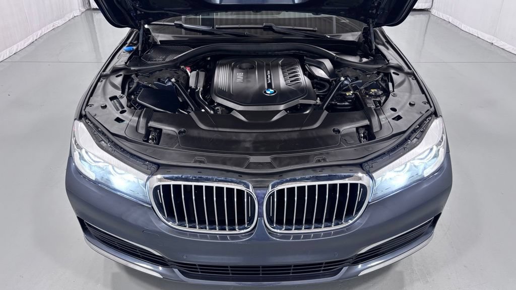 Used 2018 BMW 740i xDrive AWD/4WD image 29