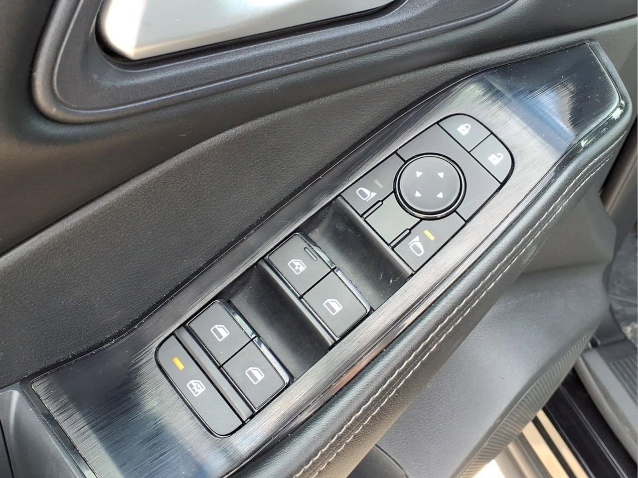 Used 2024 Nissan Rogue SV AWD/4WD image 15