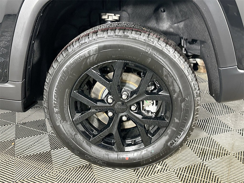 New 2026 Jeep Grand Cherokee Altitude image 17