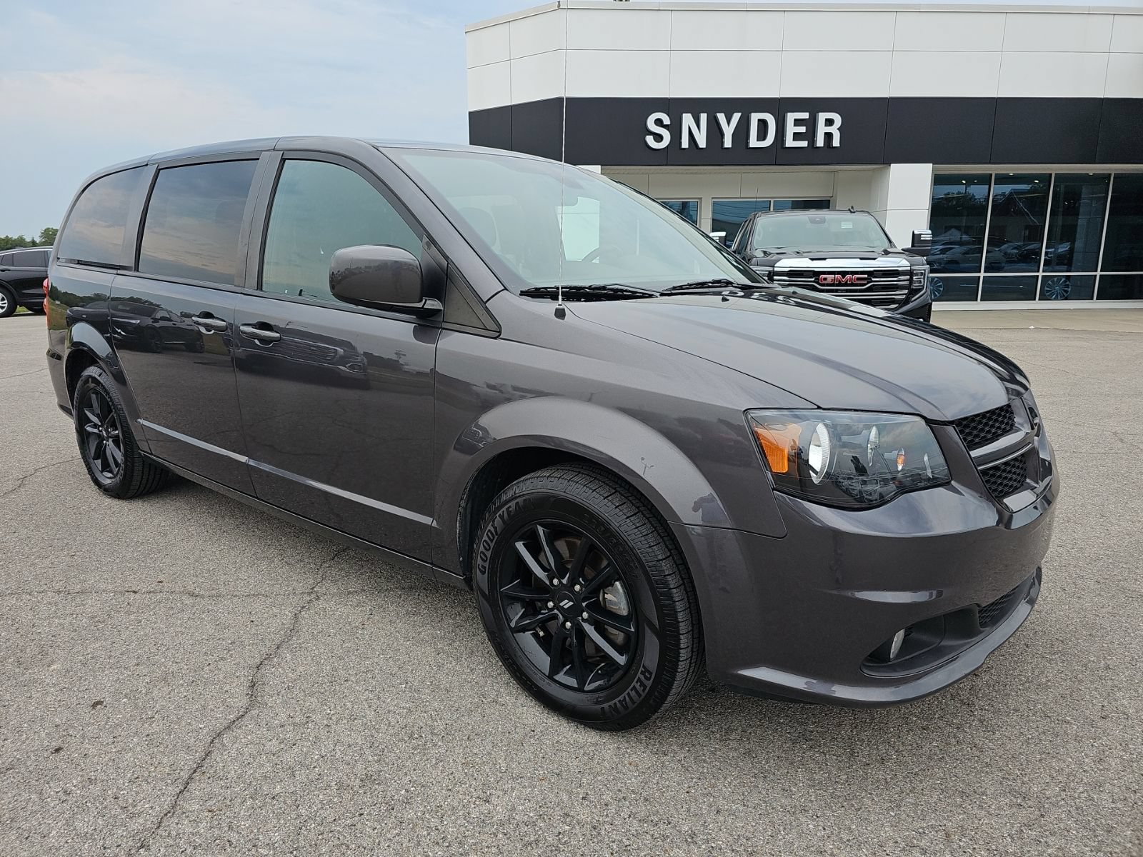 Used 2020 Dodge Grand Caravan GT FWD image 2