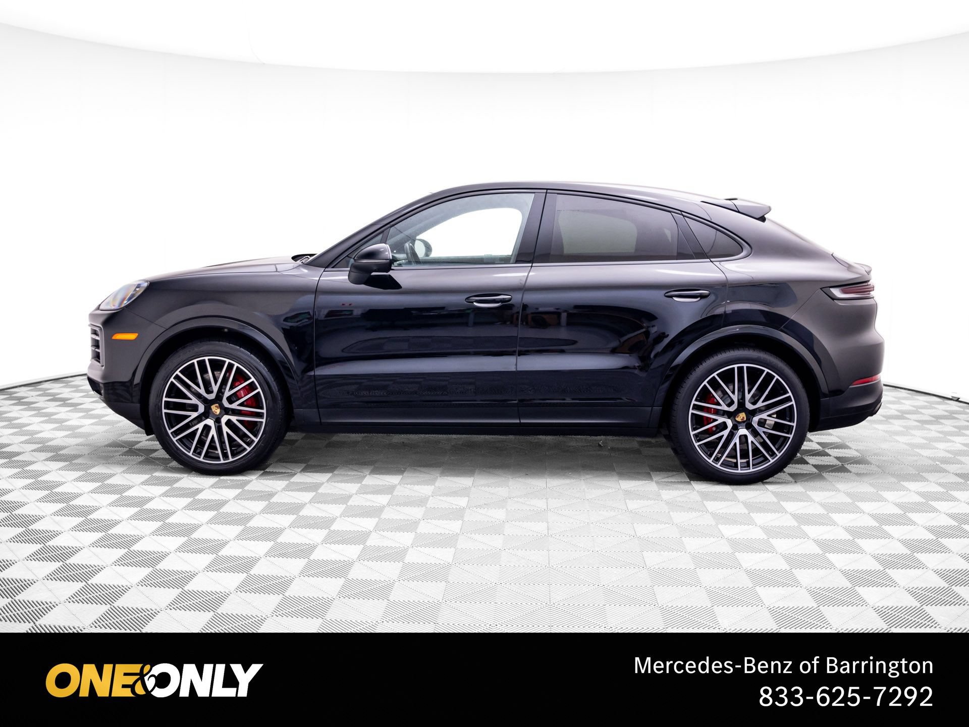 Used 2024 Porsche Cayenne S AWD/4WD image 2