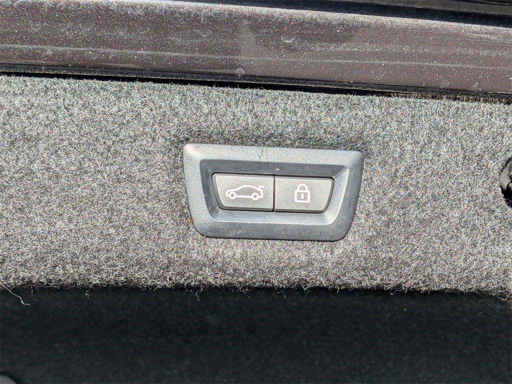 Used 2023 BMW 530i xDrive w/ Premium Package image 9