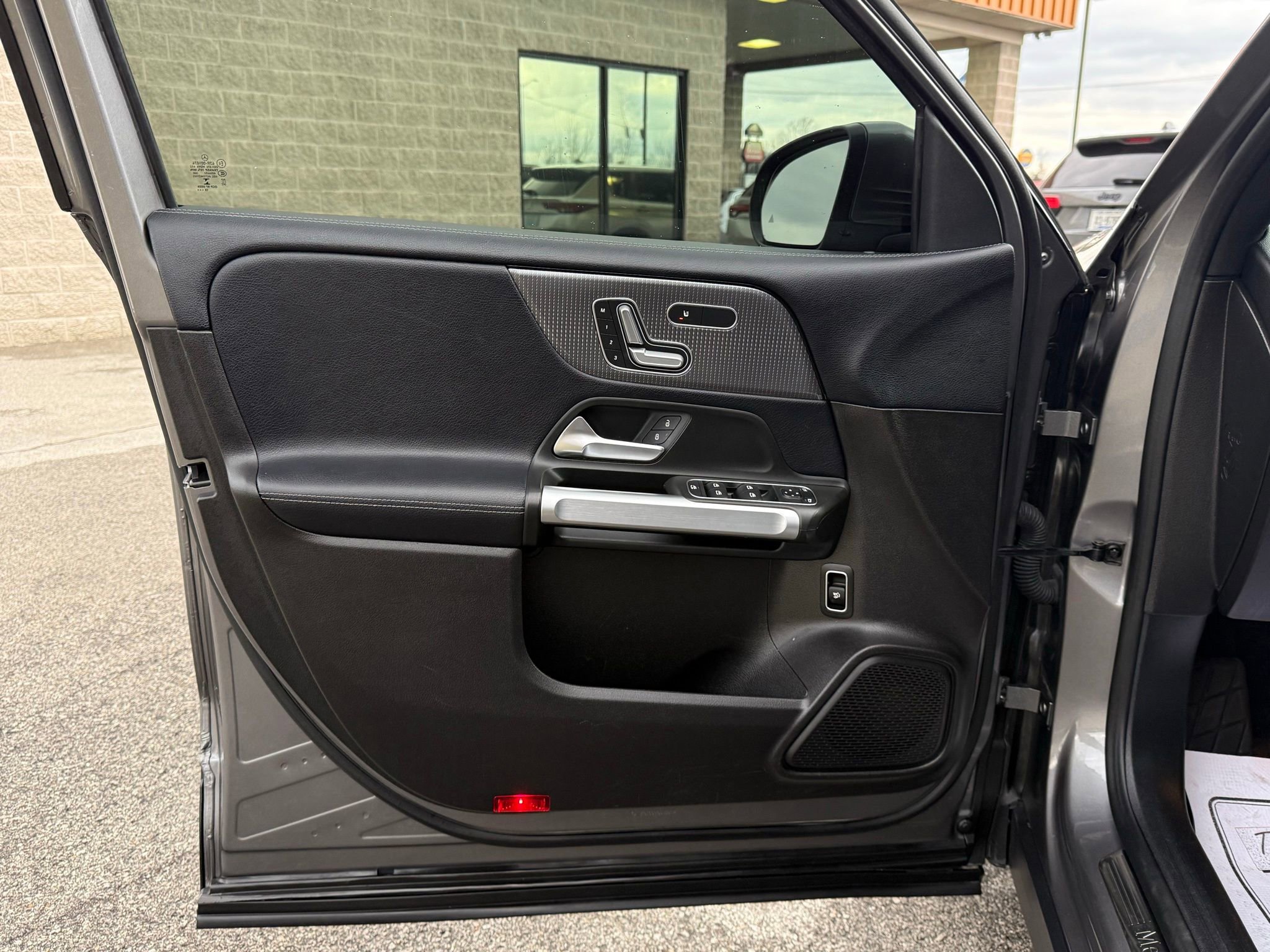 Used 2020 Mercedes-Benz GLB 250 4MATIC image 40