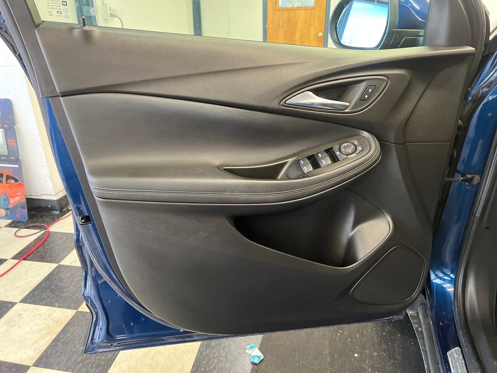 Used 2022 Buick Encore GX Select AWD/4WD image 34