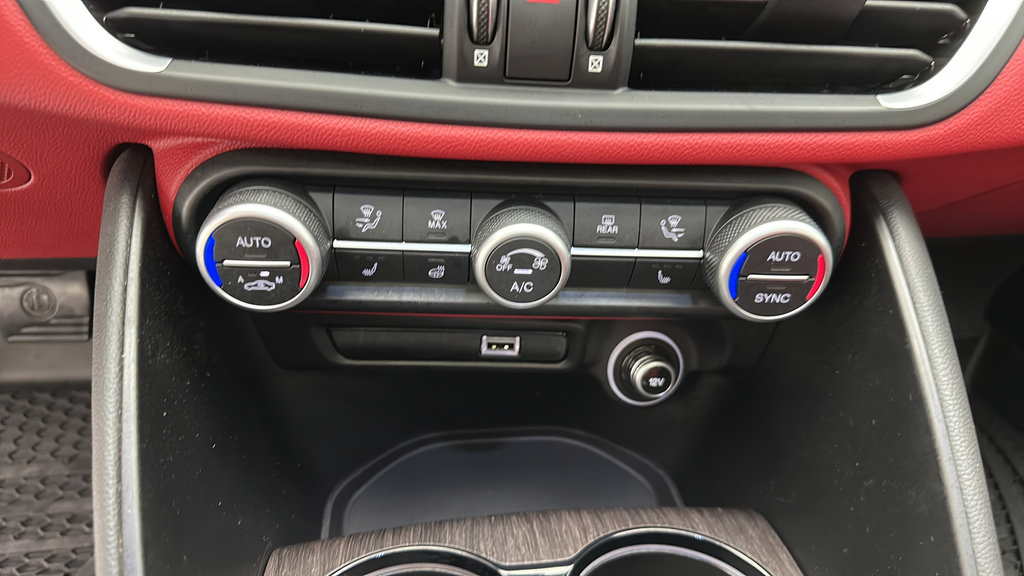 Used 2021 Alfa Romeo Giulia Ti w/ Nero Edizione AWD/4WD image 19