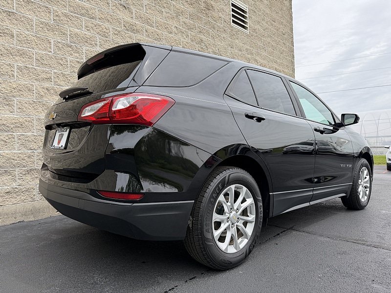 Used 2020 Chevrolet Equinox LS w/ LS Convenience Package FWD image 3