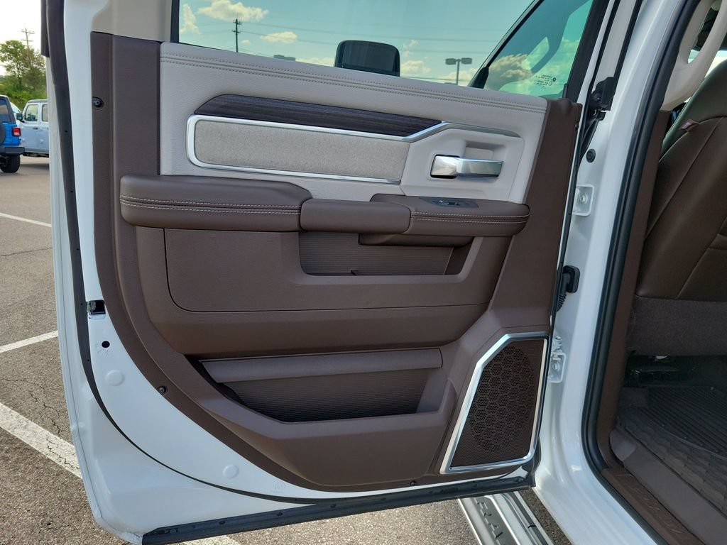 New 2026 RAM 3500 Laramie AWD/4WD image 10