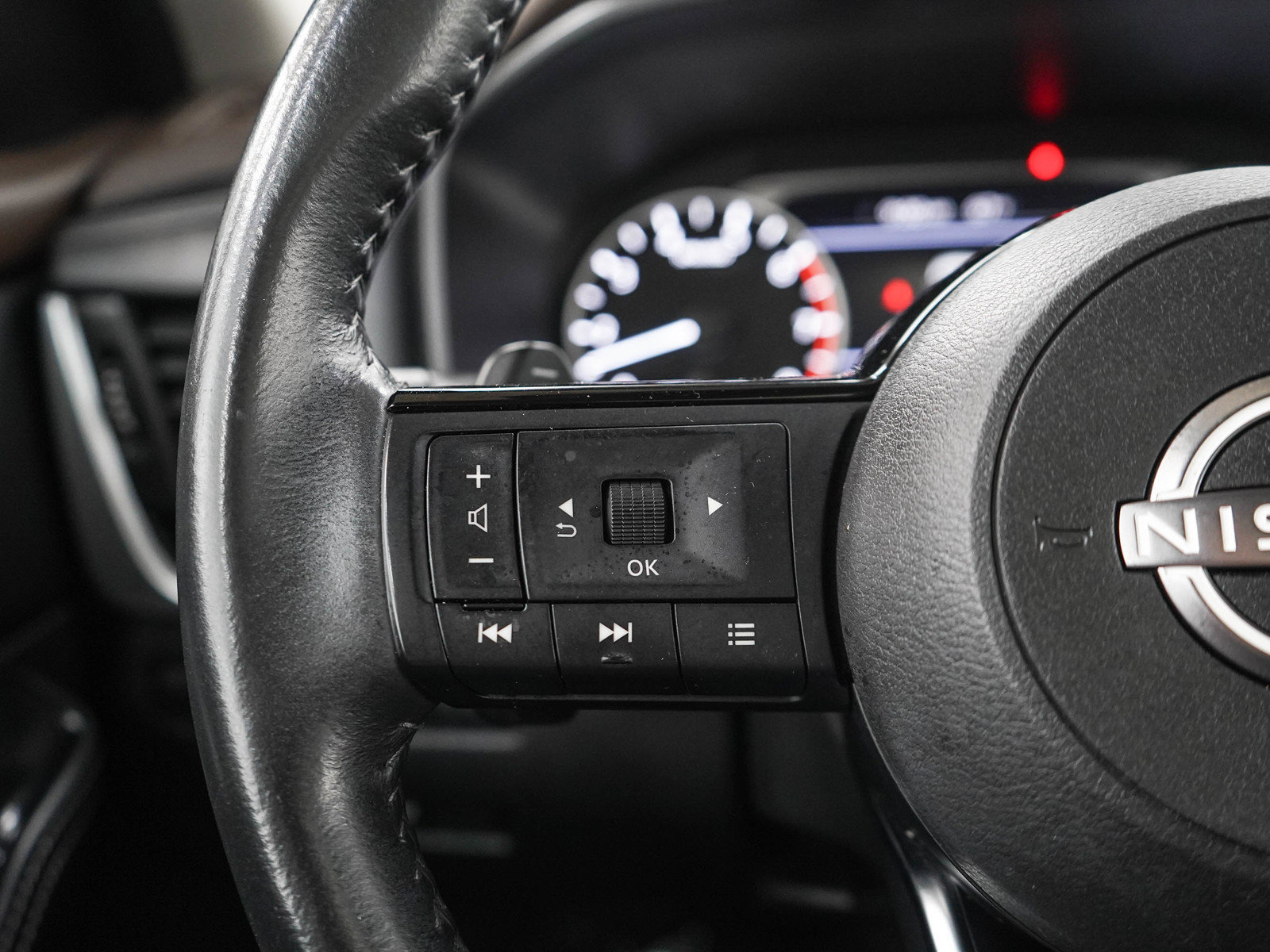 Used 2023 Nissan Rogue SV w/ SV Premium B Package AWD/4WD image 25