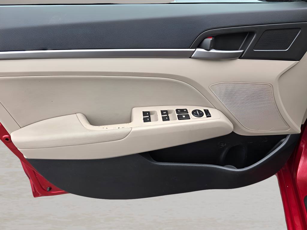 Used 2017 Hyundai Elantra SE image 17