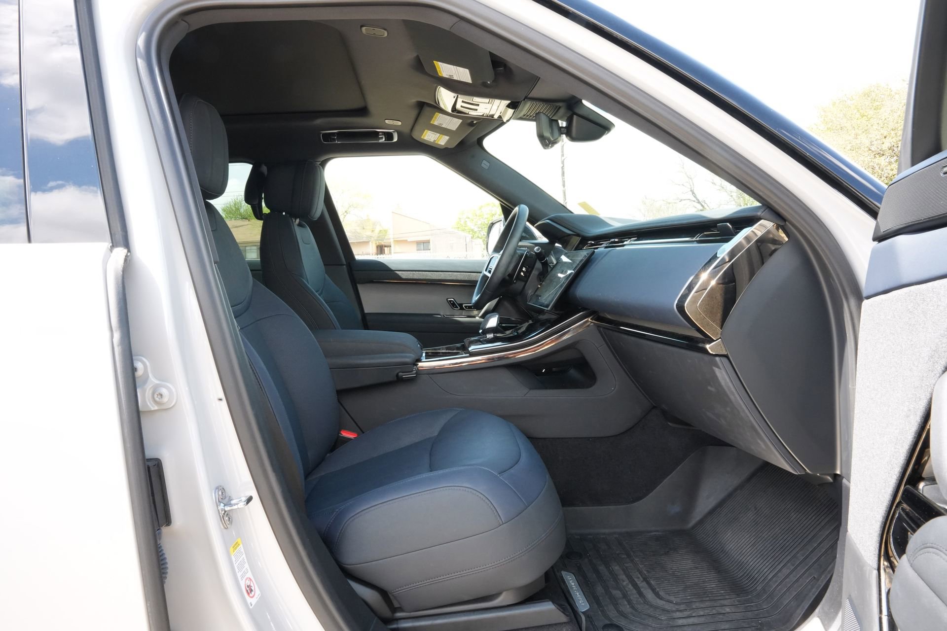 Used 2024 Land Rover Range Rover Sport SE image 27