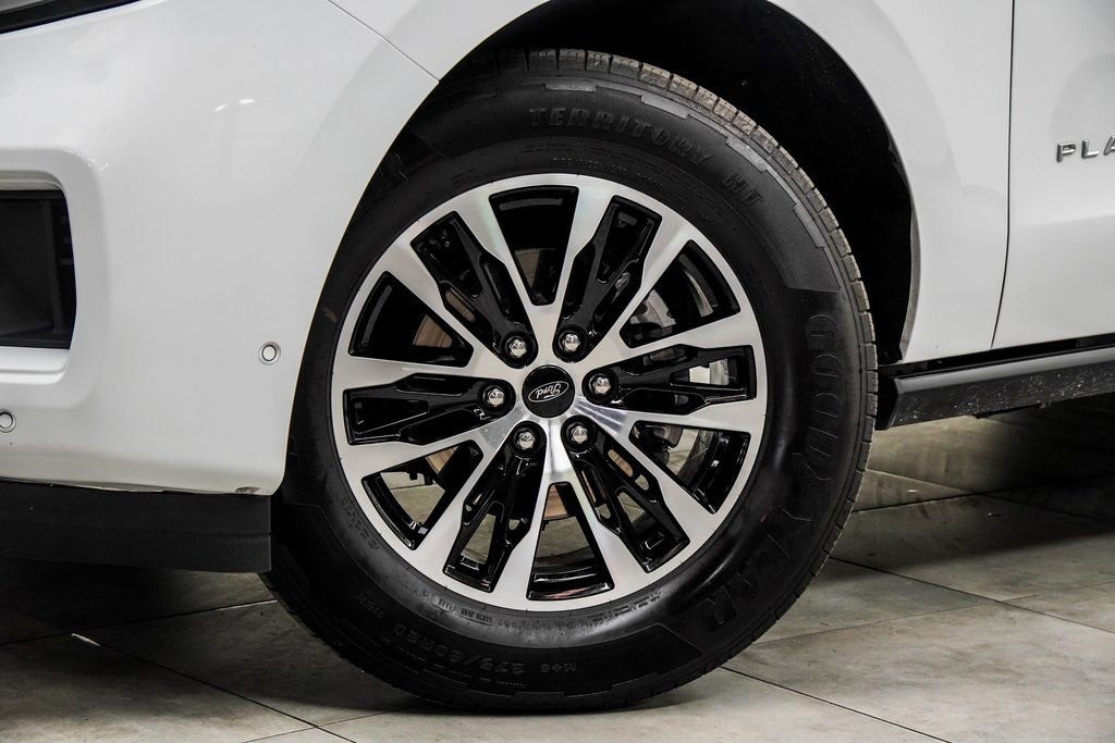 Used 2025 Ford Expedition Platinum image 3